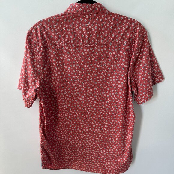 Nickel & Iron Red w/ Blue Star Pattern Large Men's Short Sleeve Shirt - Picture 6 of 10